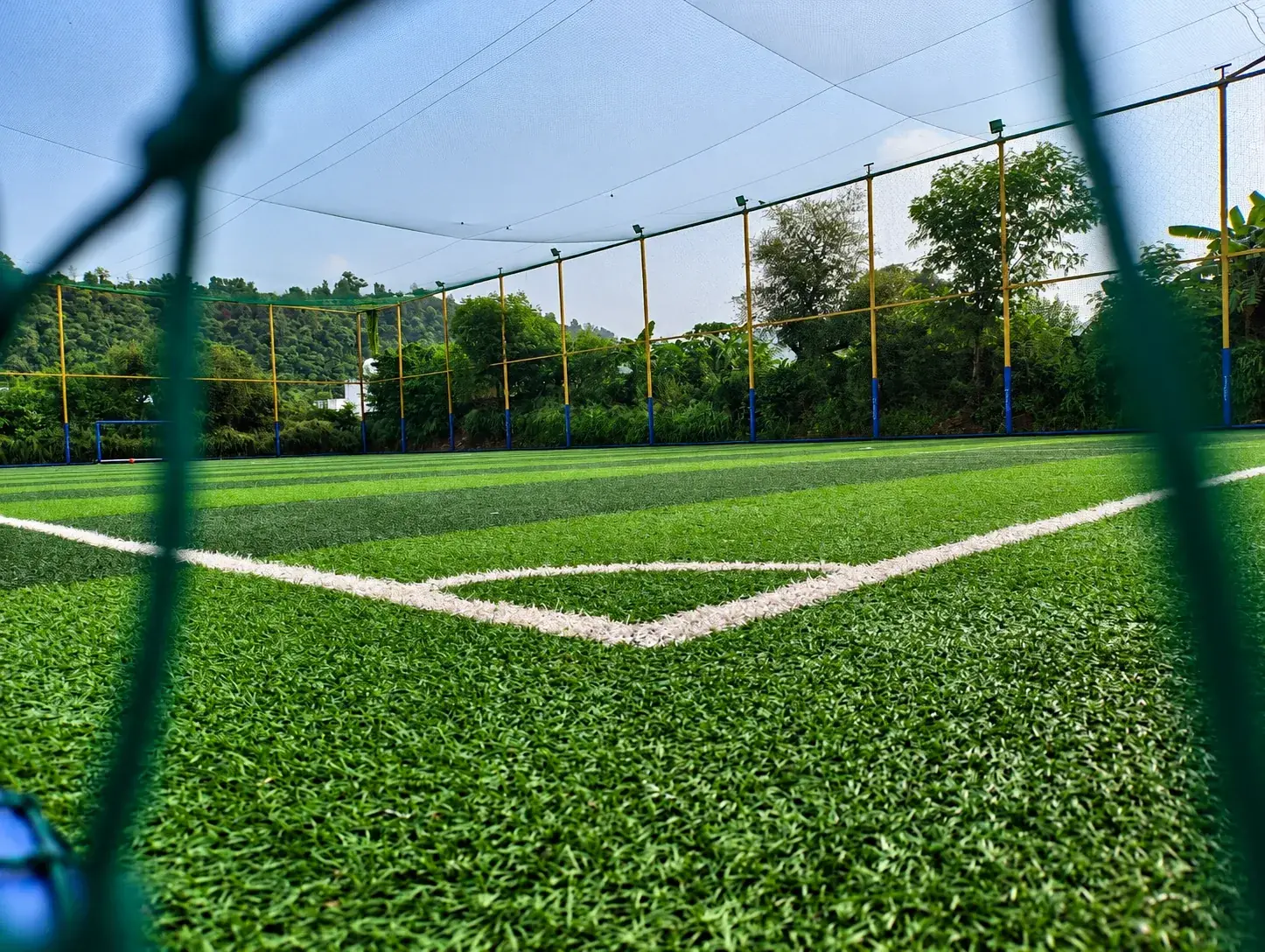 What makes a good indoor badminton court